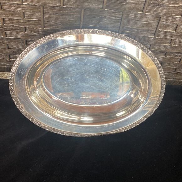 Wm. Rogers & Son 1812 Primrose Silver Plate Platter - Picture 2 of 9